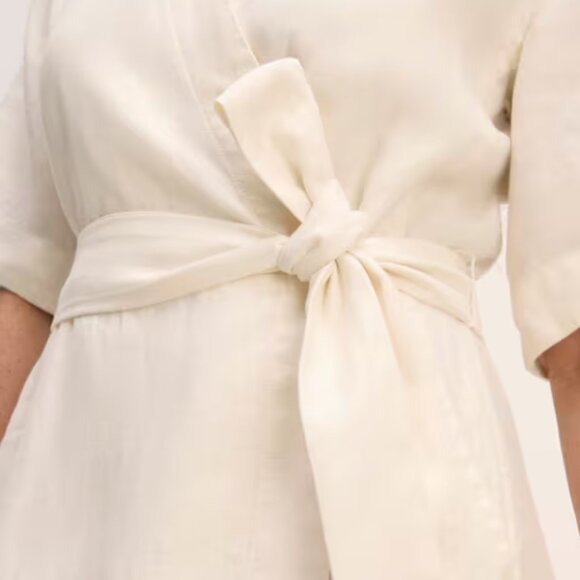 The Wrap Dress in Linen - Picture 5 of 10